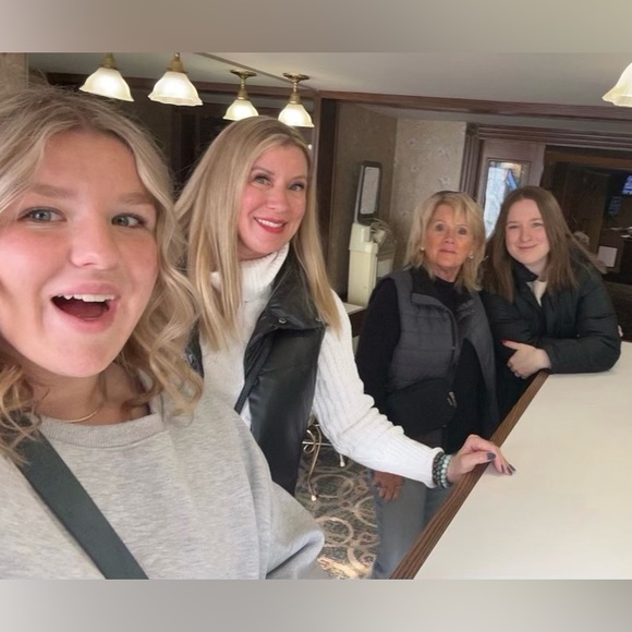 Meet your Posher, Jen - Picture 5 of 10